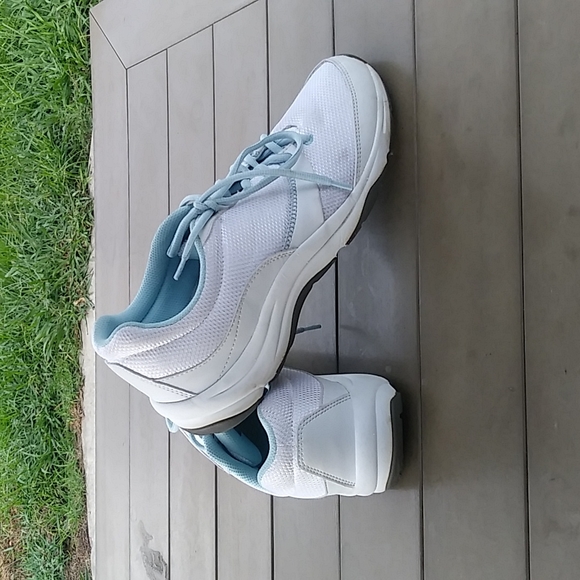 VIONIC Kona Sneakers - Picture 12 of 12